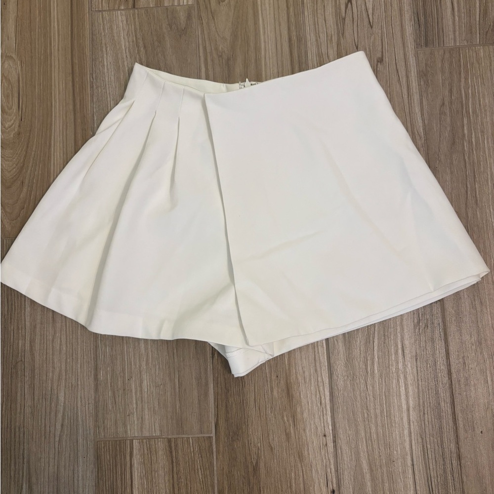 DO+BE White Women's Skorts